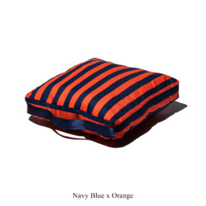 PUEBCO • Coussin portable "Orange / bleu"