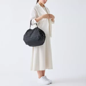 SHUPATTO • Sac pliable M "Noir de jais"
